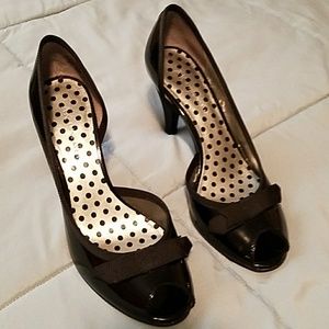 Anne Klein patent leather shoes
